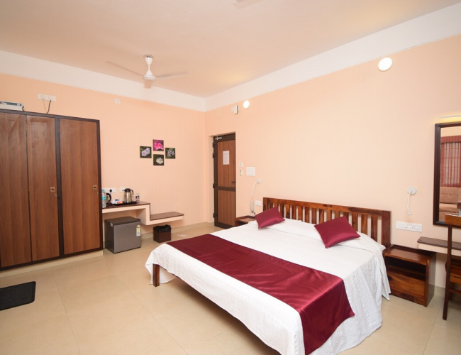 Deluxe Non Sea Facing with Exclusive Sea Facing Balcony (Double Single-Occupancy)_2